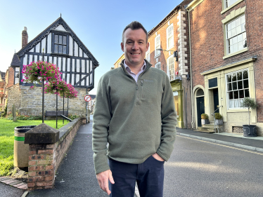 Stuart Anderson MP Thanks Craven Arms Posties in Christmas Run Up